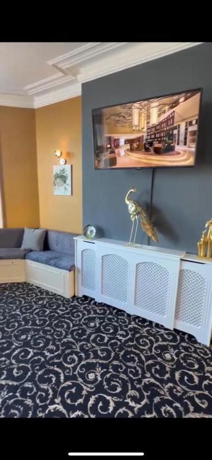 Oyo Marine Parade Hotel, Eastbourne Pier מראה חיצוני תמונה