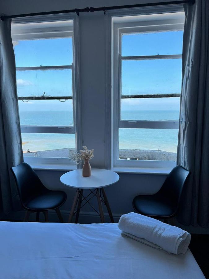 Oyo Marine Parade Hotel, Eastbourne Pier מראה חיצוני תמונה